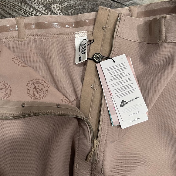 High Compression Shorts with Zipper Closure - Style 253 - Picture 4 of 5